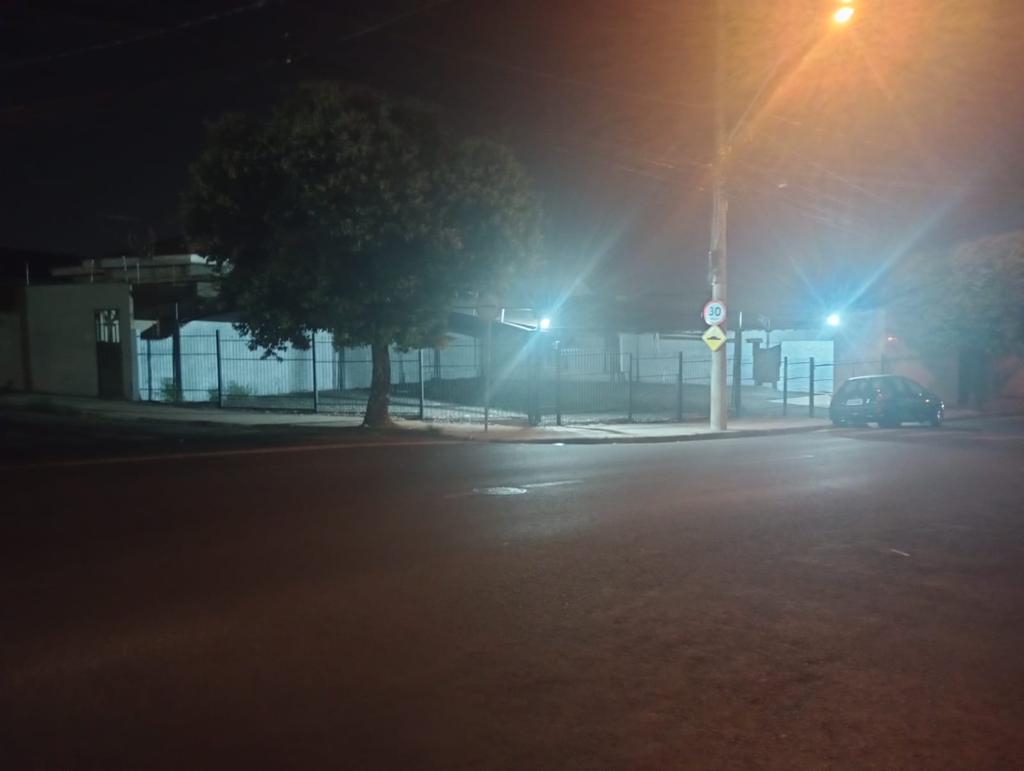 Aluga-se Imóvel Comercial de esquina na Santa Cruz $ 3.000,00