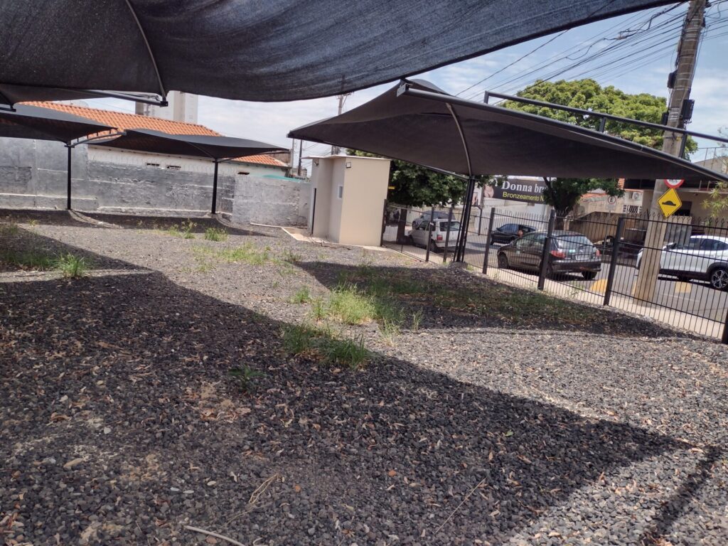 Aluga-se Imóvel Comercial de esquina na Santa Cruz $ 3.000,00