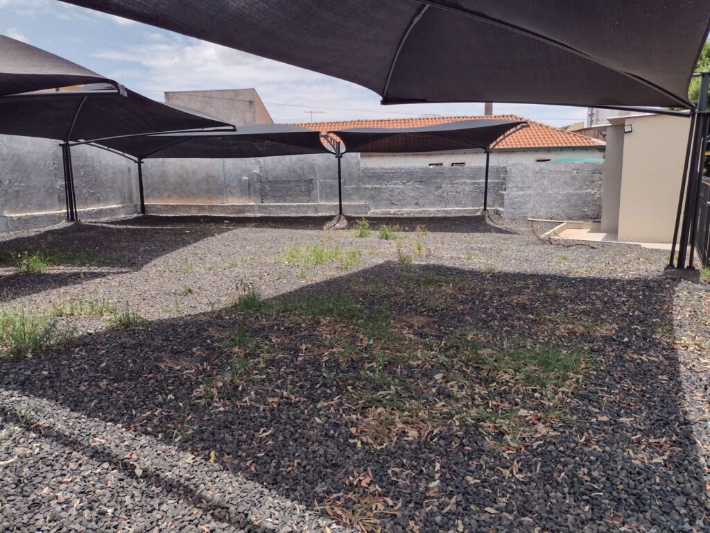 Aluga-se Imóvel Comercial de esquina na Santa Cruz $ 3.000,00