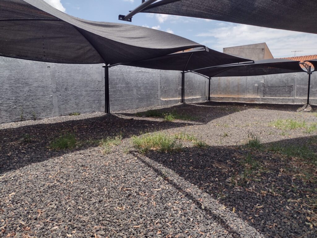 Aluga-se Imóvel Comercial de esquina na Santa Cruz $ 3.000,00