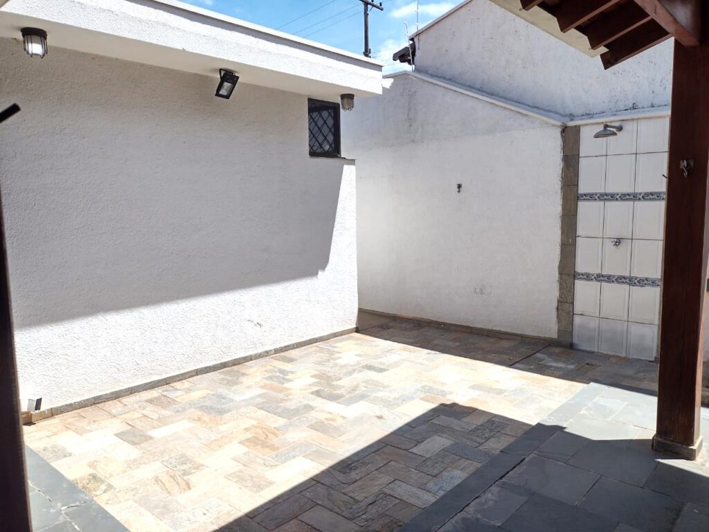 Vende-se casa no Jd. Bosque $ 395.000,00