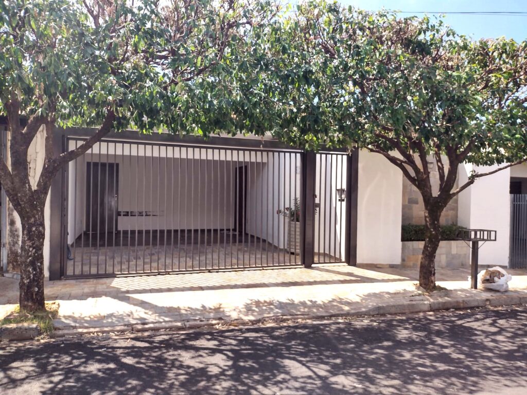 Vende-se casa no Jd. Bosque $ 395.000,00