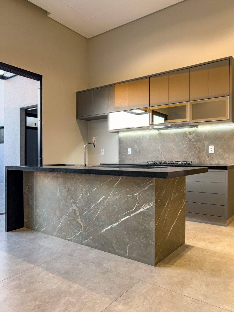 Vende-se casa cond. Maria Júlia $ 1.200.000,00