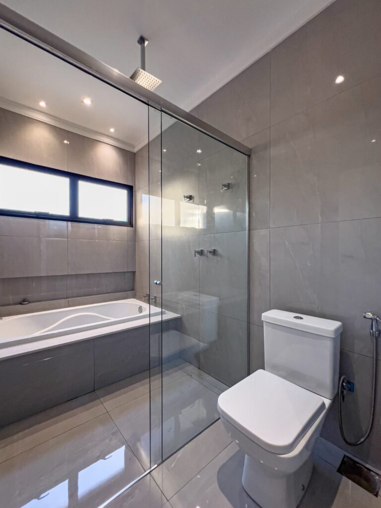 Vende-se casa cond. Maria Júlia $ 1.200.000,00