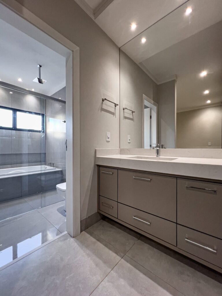 Vende-se casa cond. Maria Júlia $ 1.200.000,00