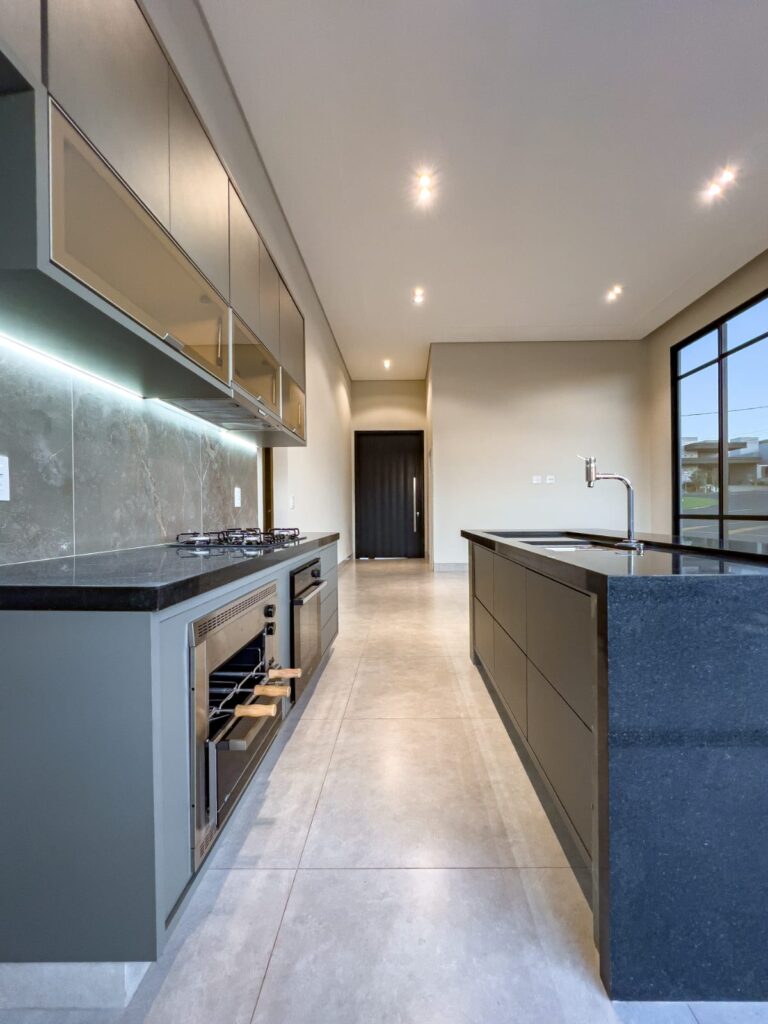 Vende-se casa cond. Maria Júlia $ 1.200.000,00