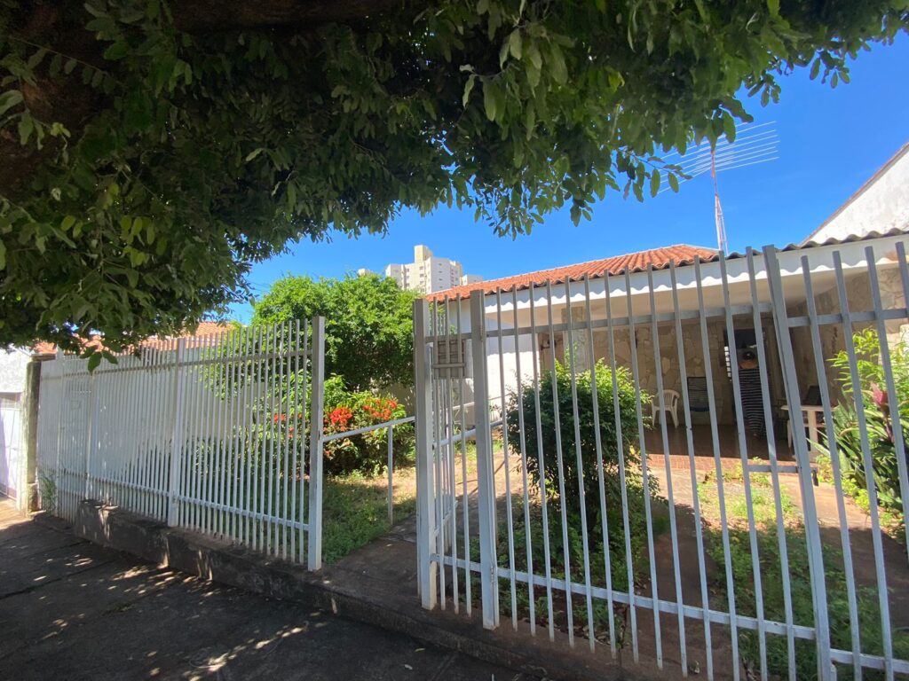 Casa comercial para reforma a 100 metros da Av. Bady atrás da ACIRP $ 550.000,00 Casa comercial para reforma a 100 metros da Av. Bady atrás da ACIRP $ 550.000,00