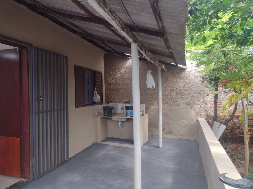 Vende-se ótima casa no Jd, das Oliveiras $ 175.000,00