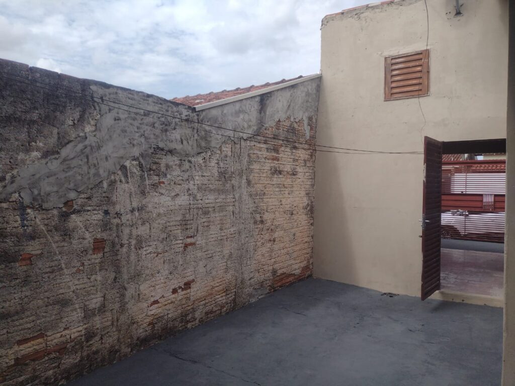 Vende-se ótima casa no Jd, das Oliveiras $ 175.000,00