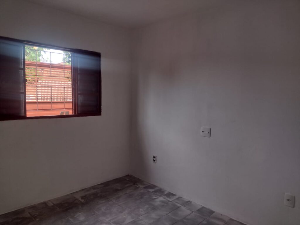 Vende-se ótima casa no Jd, das Oliveiras $ 175.000,00