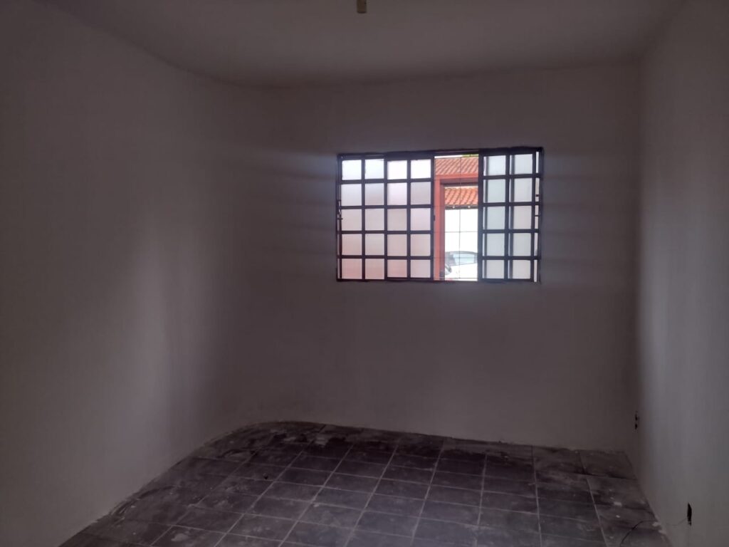 Vende-se ótima casa no Jd, das Oliveiras $ 175.000,00
