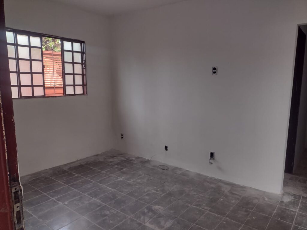 Vende-se ótima casa no Jd, das Oliveiras $ 175.000,00