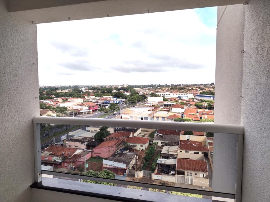 Aluga-se Apto c/ elevador de 2 dormitórios 2 garagens $ 1.500,00