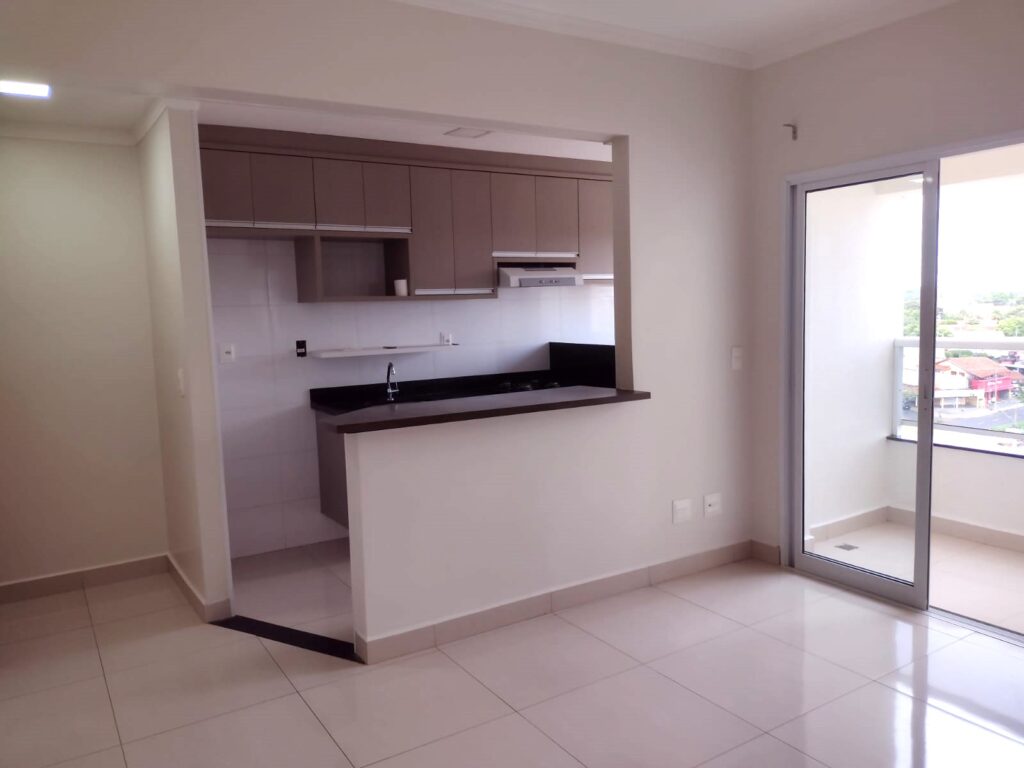 Aluga-se Apto c/ elevador de 2 dormitórios 2 garagens $ 1.500,00