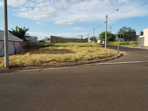 Vende-se Excelente terreno de esquina, Avenida em Bady Bassit $ 155.000,00