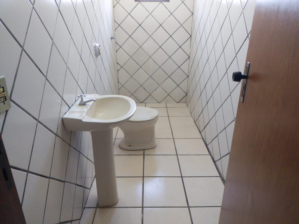 Vende-se Apto no Higienópolis c/ 2 garagens $ 235.000,00