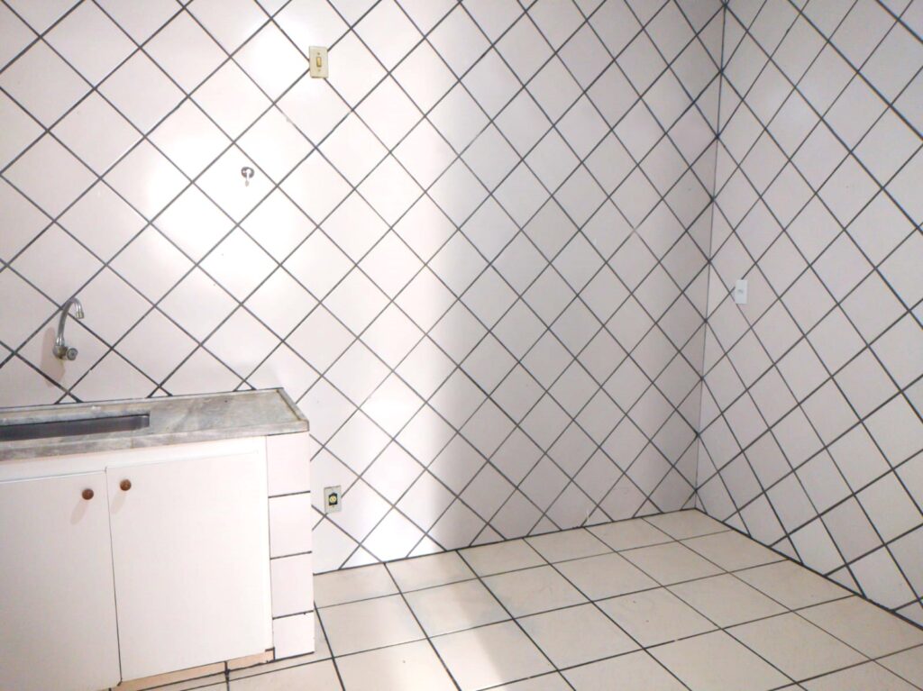 Vende-se Apto no Higienópolis c/ 2 garagens $ 235.000,00