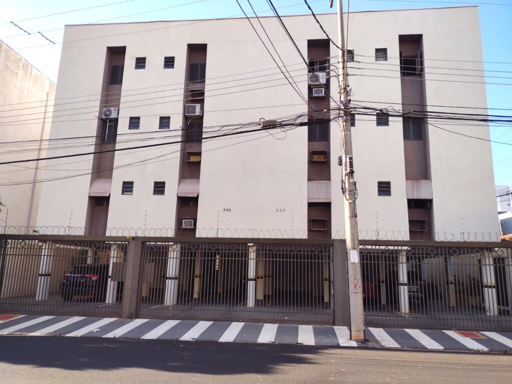 Vende-se Apto no Higienópolis c/ 2 garagens $ 235.000,00