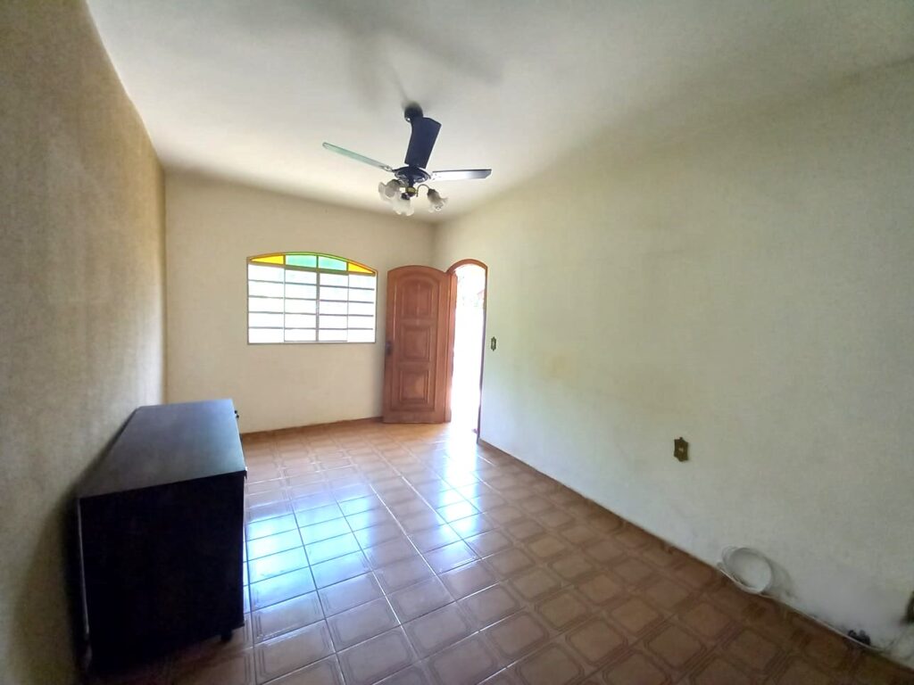 Vende-se casa com edícula no Parque Industrial $ 270.000,00