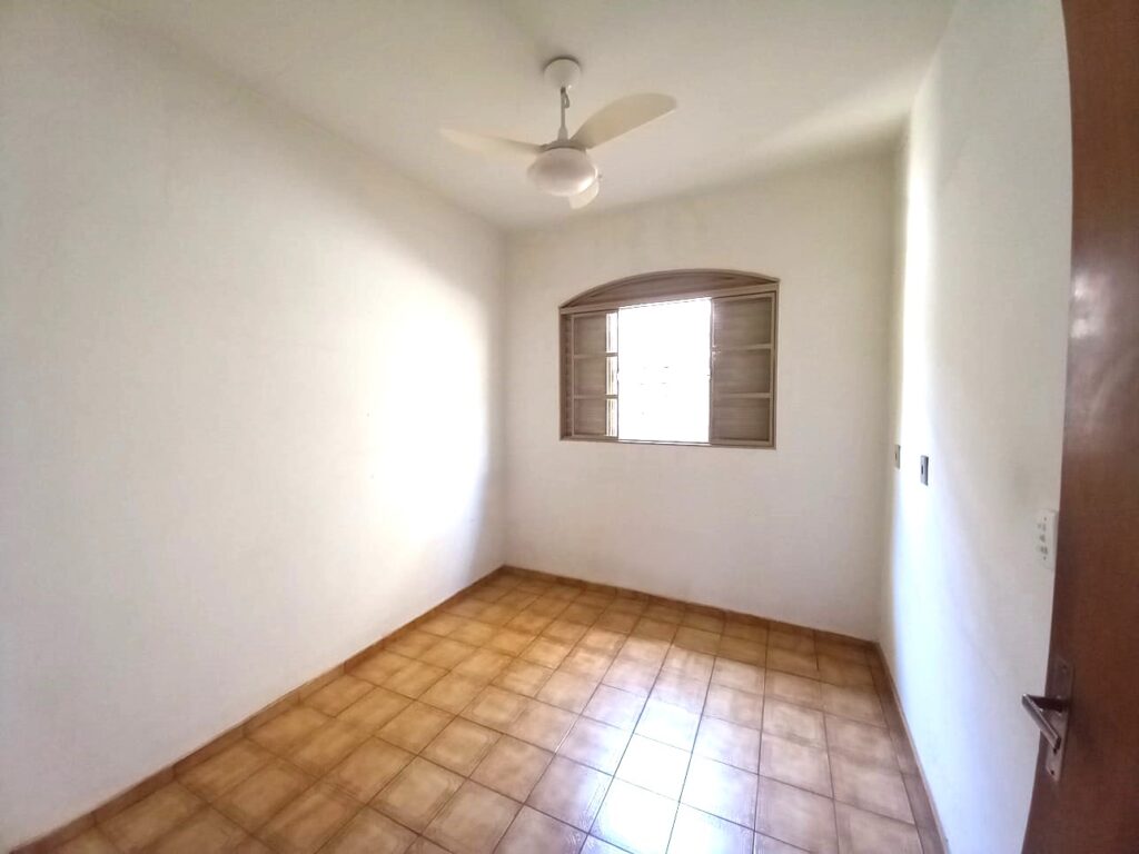 Vende-se casa com edícula no Parque Industrial $ 270.000,00