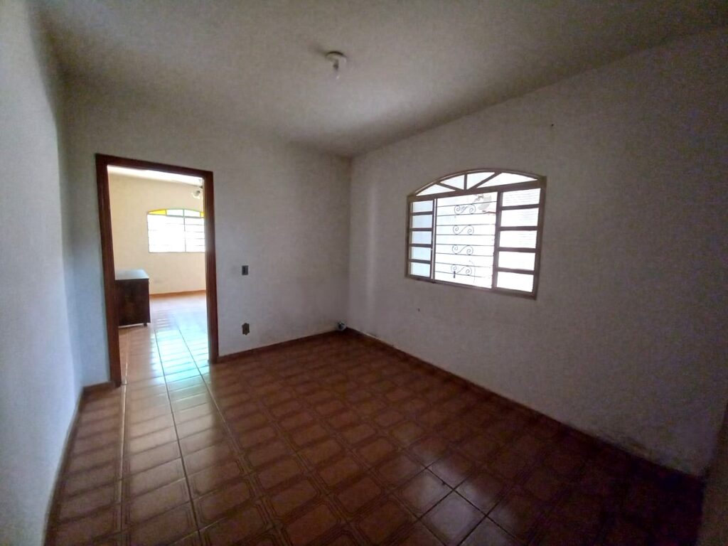 Vende-se casa com edícula no Parque Industrial $ 270.000,00