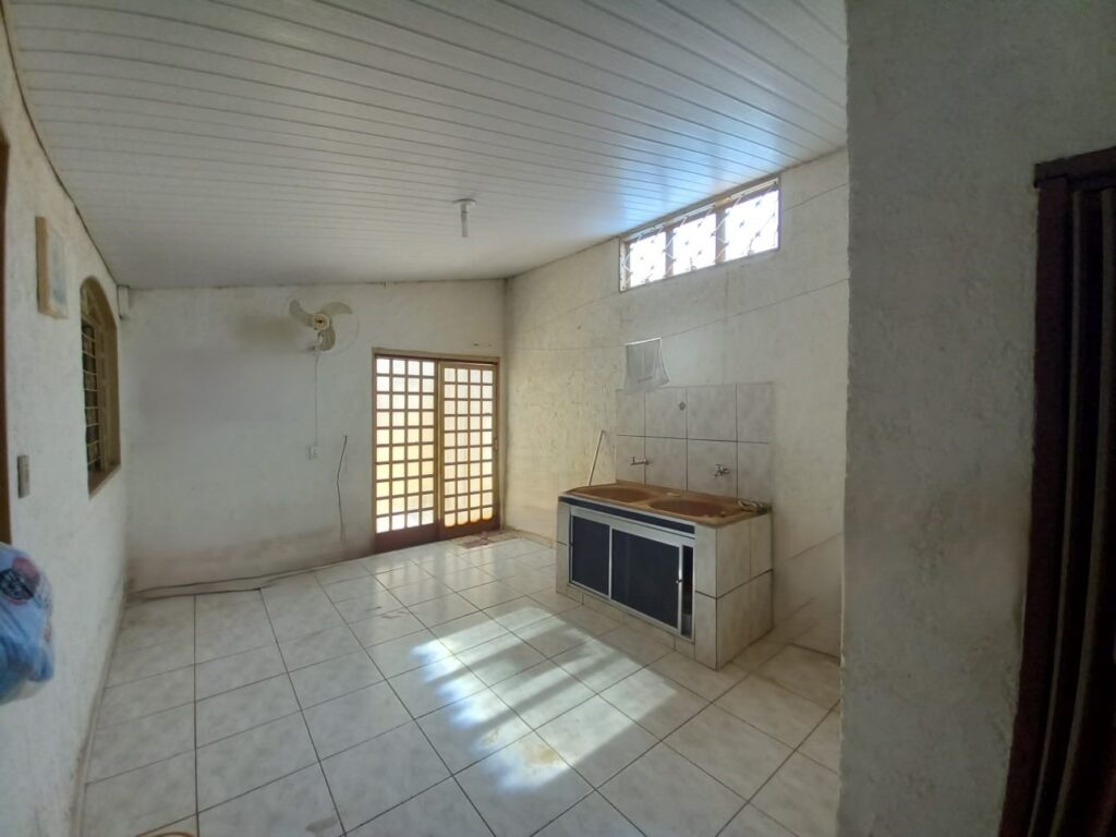 Vende-se casa com edícula no Parque Industrial $ 270.000,00