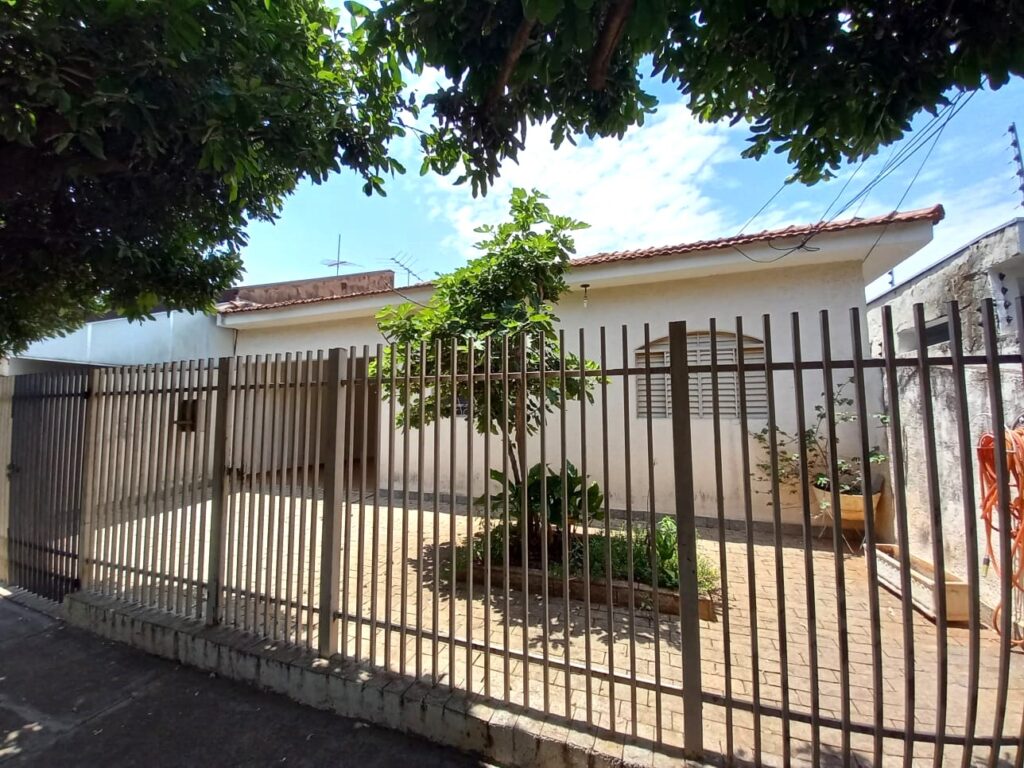 Vende-se casa com edícula no Parque Industrial $ 270.000,00