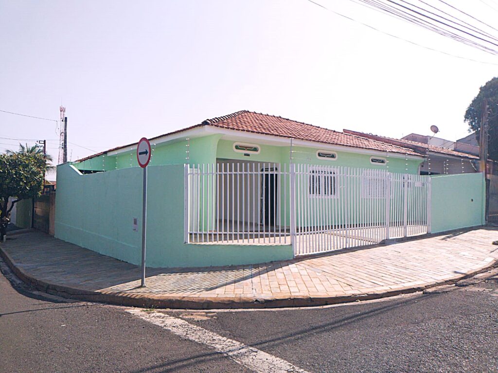 Vende-se ótima casa Jd. Vetorasso 3 dormitórios $ 400.000,00