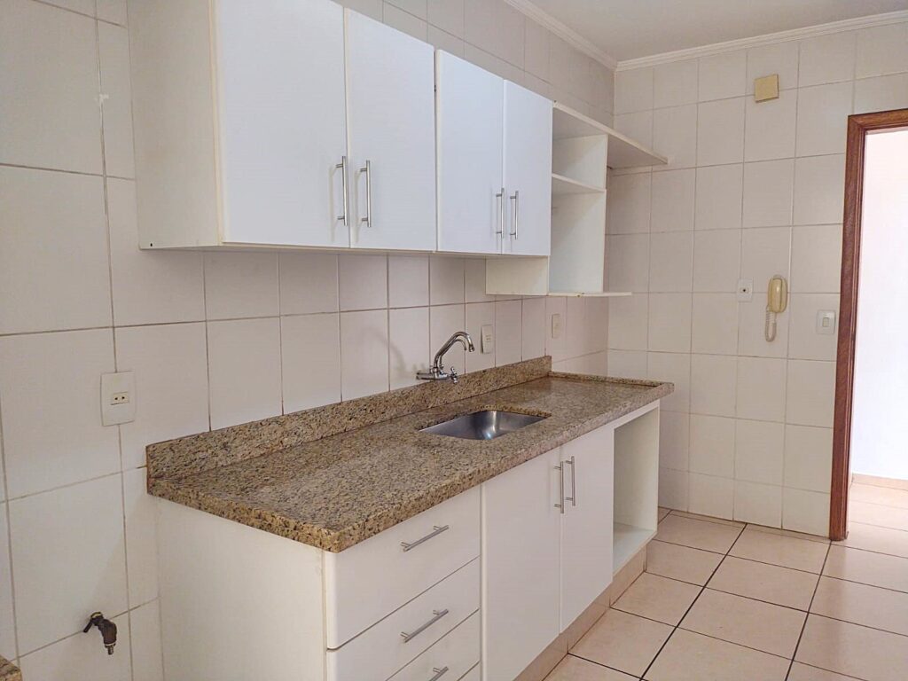 Vende-se apto 2 dormitórios c/ piscina e elevador próximo ao centro $ 335.000,00