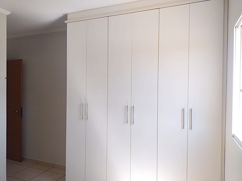 Vende-se apto 2 dormitórios c/ piscina e elevador próximo ao centro $ 335.000,00