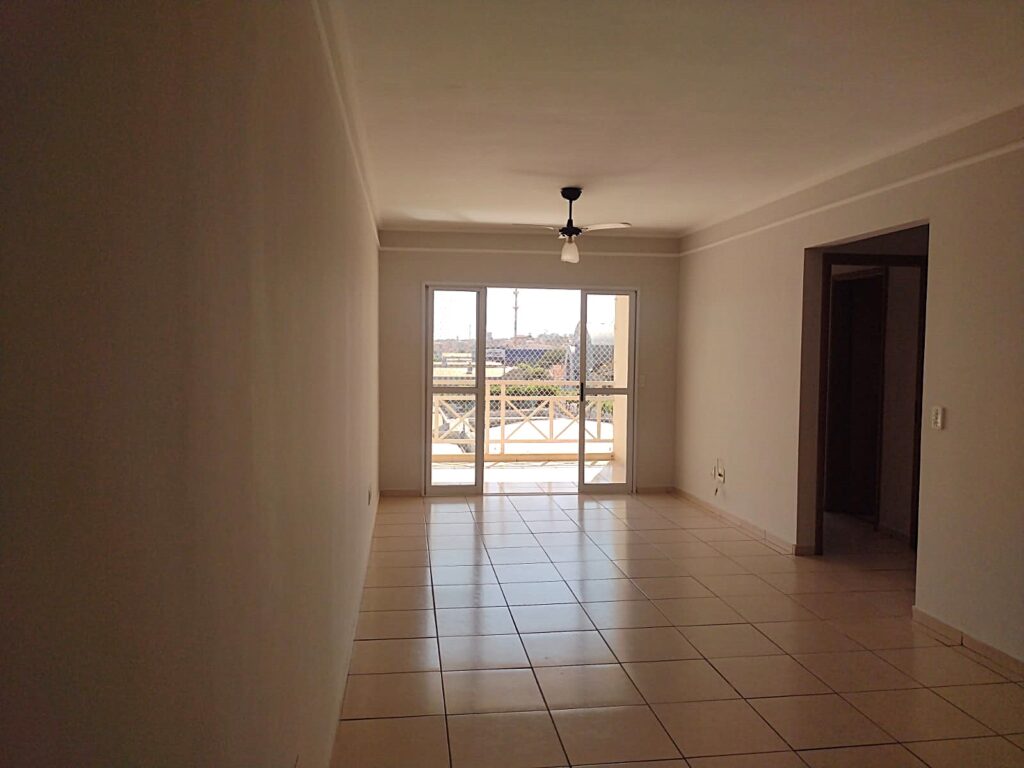 Vende-se apto 2 dormitórios c/ piscina e elevador próximo ao centro $ 335.000,00