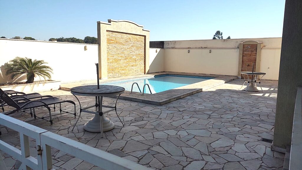 Vende-se apto 2 dormitórios c/ piscina e elevador próximo ao centro $ 335.000,00