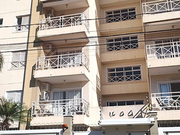 Vende-se apto 2 dormitórios c/ piscina e elevador próximo ao centro $ 335.000,00