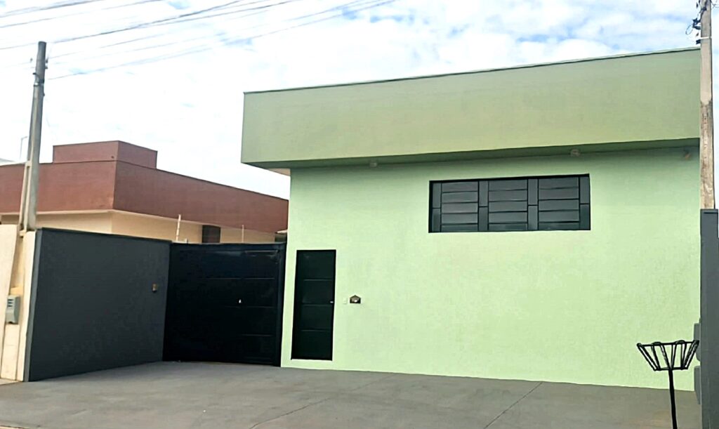 Vende-se Salão + Casa $ 335.000,00