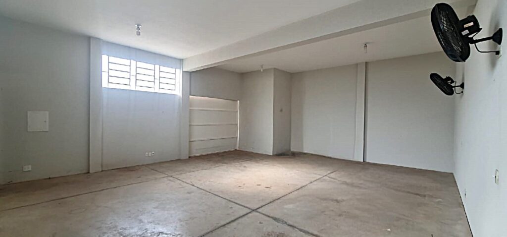 Vende-se Salão + Casa $ 335.000,00