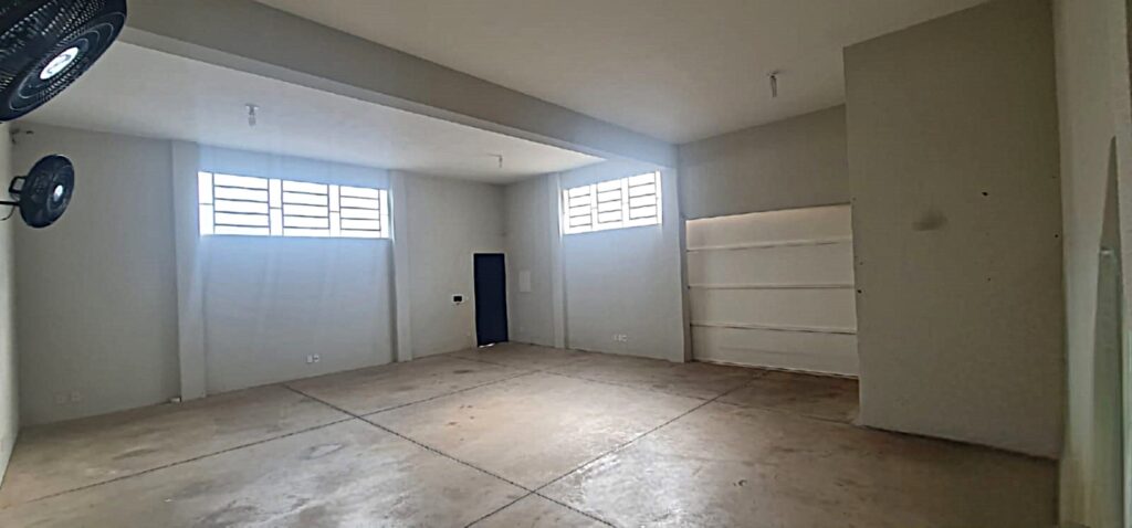 Vende-se Salão + Casa $ 335.000,00