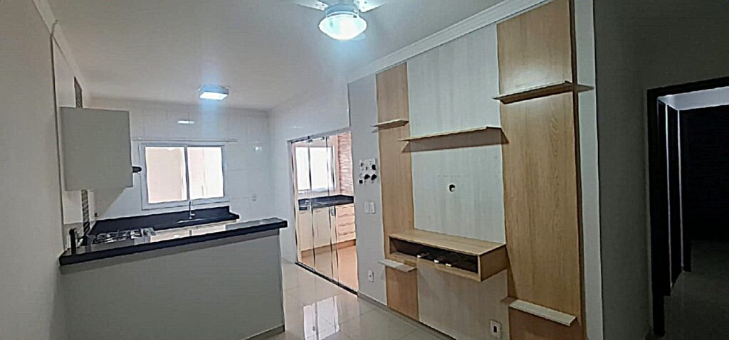 Vende-se Salão + Casa $ 335.000,00