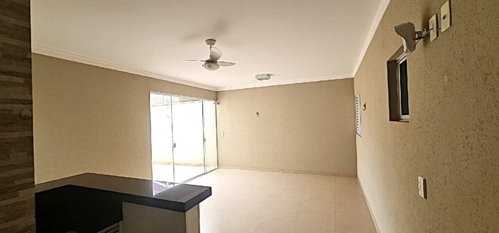 Vende-se Salão + Casa $ 335.000,00