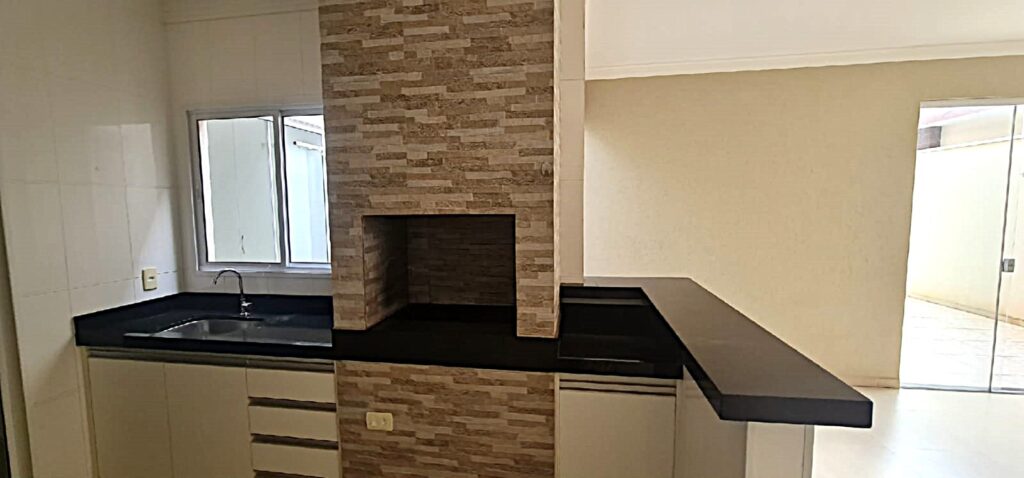 Vende-se Salão + Casa $ 335.000,00