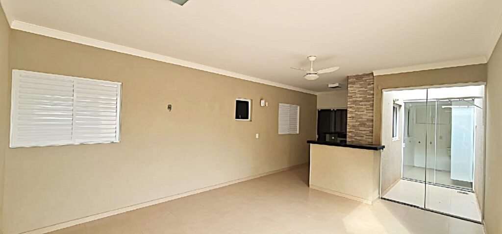 Vende-se Salão + Casa $ 335.000,00