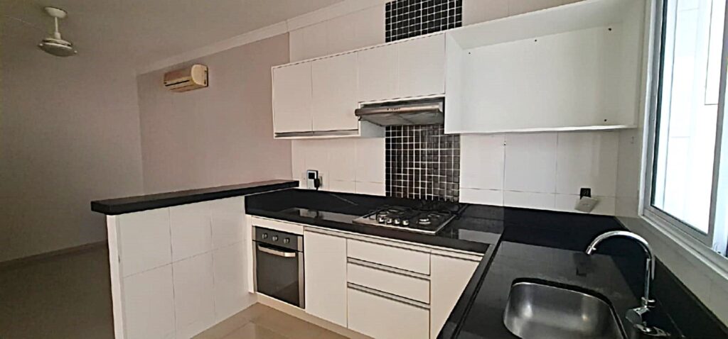 Vende-se Salão + Casa $ 335.000,00