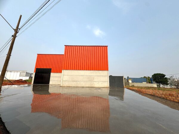 Vende-se / Aluga-se – Barracão 1.230m² útil em Distrito Industrial