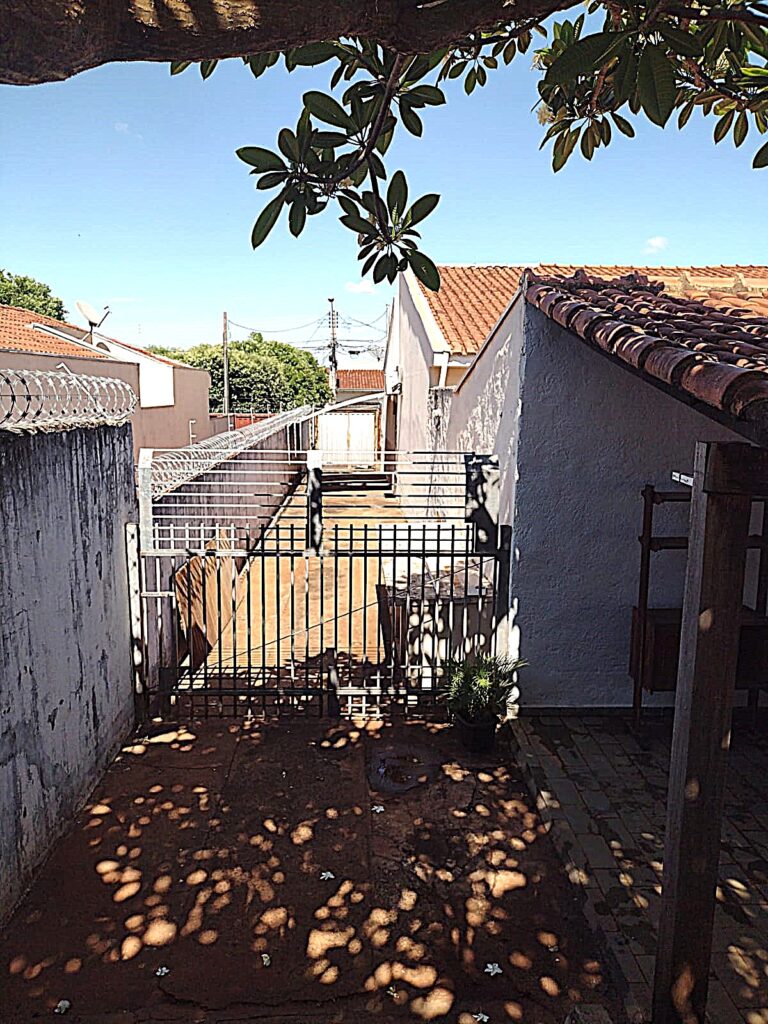 Vende-se casa Jd. Caparroz $ 490.000,00 Vende-se casa Jd. Caparroz $ 490.000,00