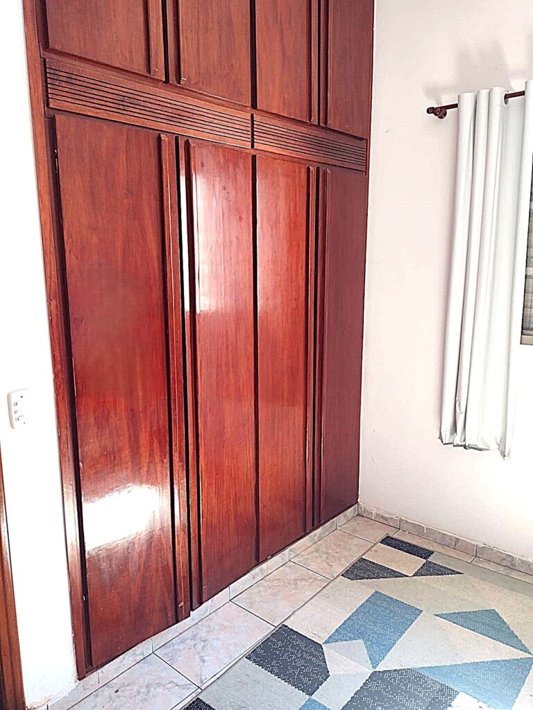 Vende-se casa Jd. Caparroz $ 490.000,00 Vende-se casa Jd. Caparroz $ 490.000,00