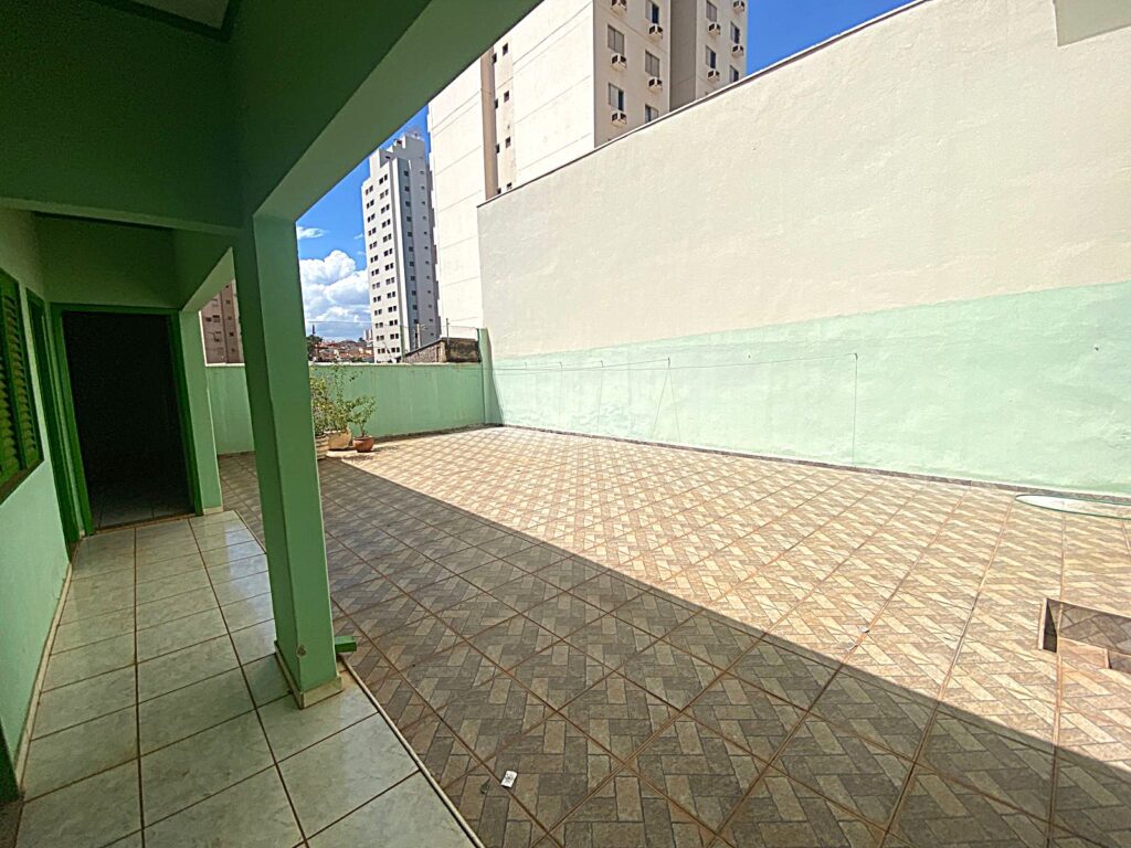 Vende-se/Aluga-se imóvel comercial no Centro $ 2.500.000,00