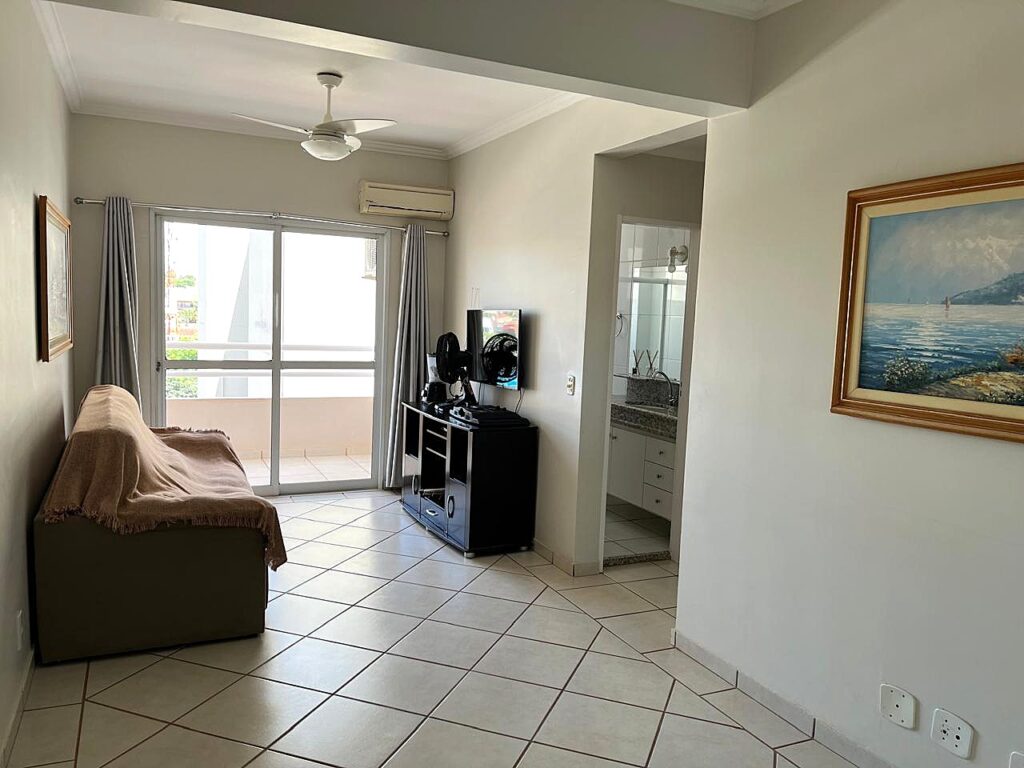 Aluga-se excelente apto de 02 dormitórios c/ elevador $ 1.900,00