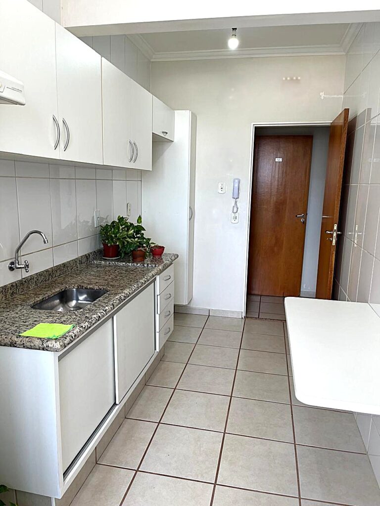 Aluga-se excelente apto de 02 dormitórios c/ elevador $ 1.900,00