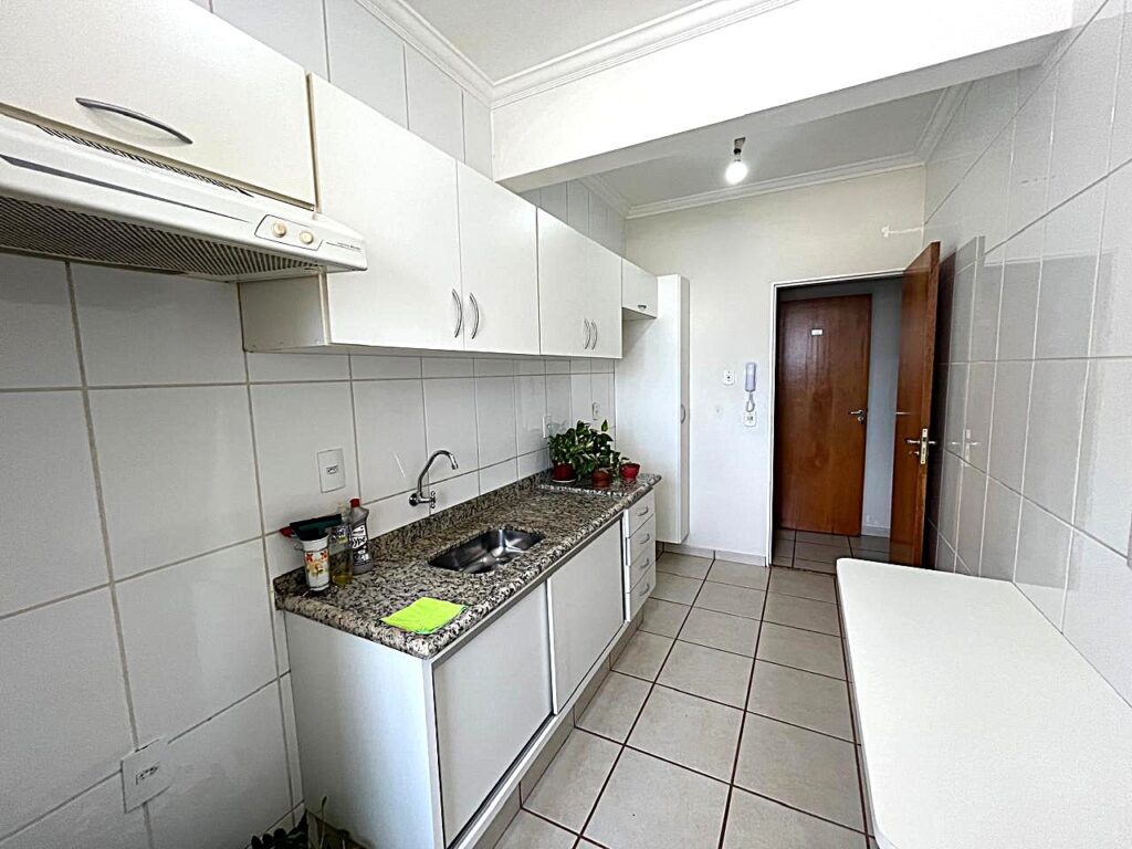 Aluga-se excelente apto de 02 dormitórios c/ elevador $ 1.900,00