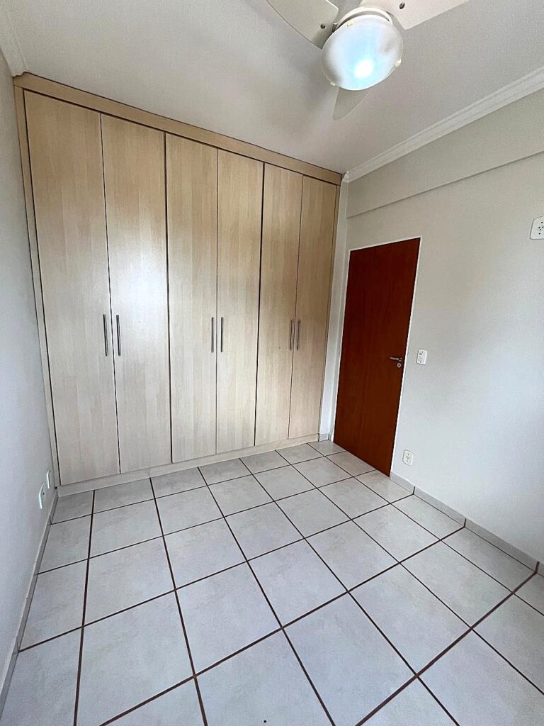 Aluga-se excelente apto de 02 dormitórios c/ elevador $ 1.900,00