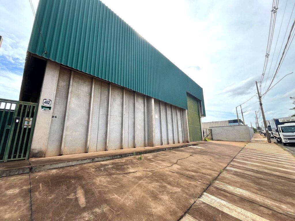 Aluga-se salão em Distrito Industrial $ 25.000,00